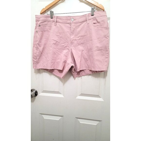 Evri Womens Plus Size Pink Denim Shorts With Frayed Hem & Pockets Size 18W - Picture 2 of 10